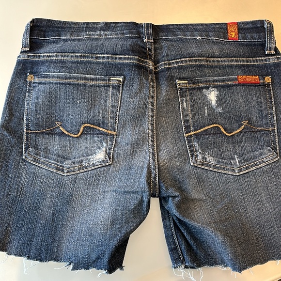 7 for all manning Jean shorts. Like new. Size 28. Distressed - Picture 4 of 4